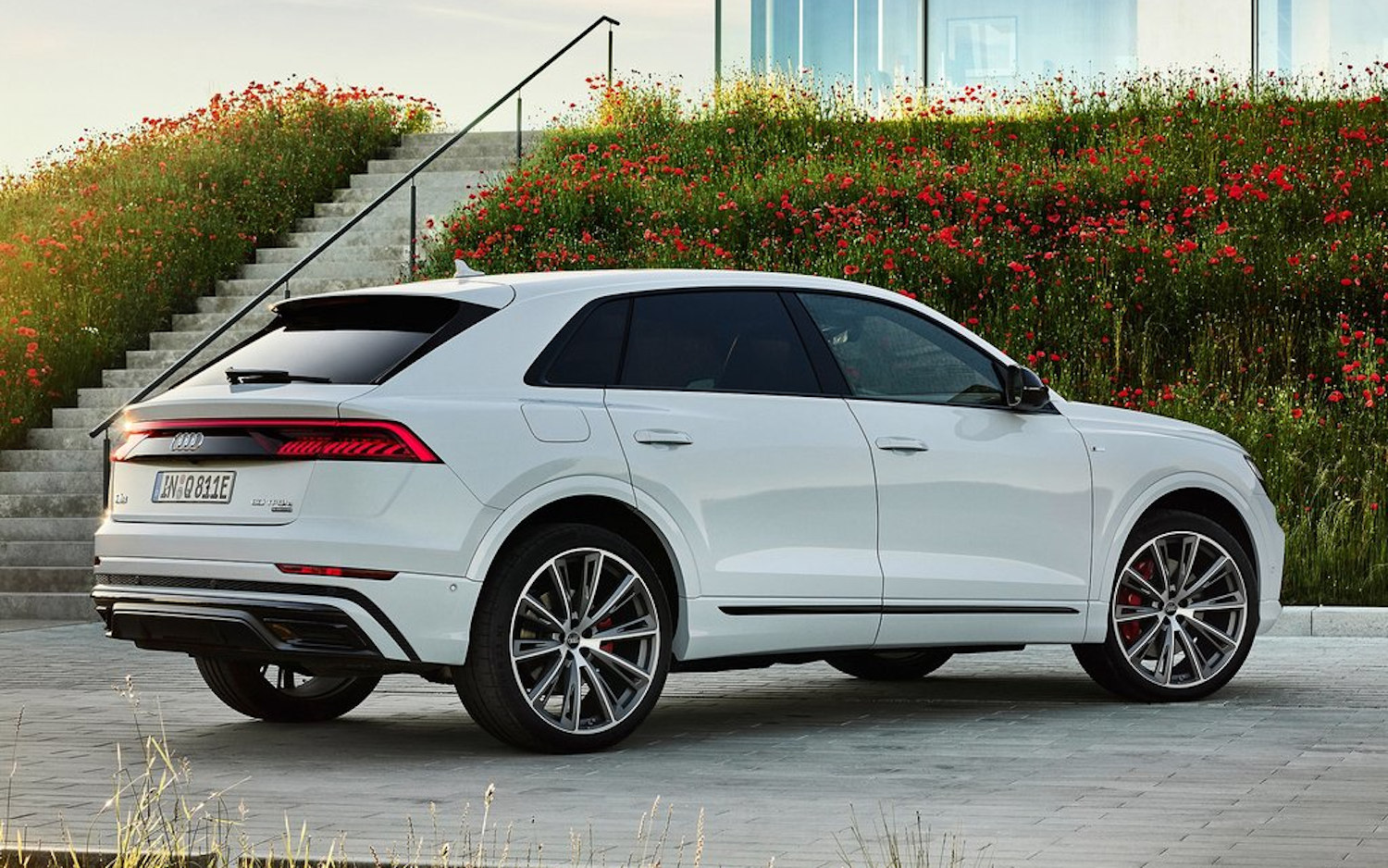 Comparison - Audi Q7 55 Premium Plus 2020 - vs - Audi Q8 TFSI e quattro
